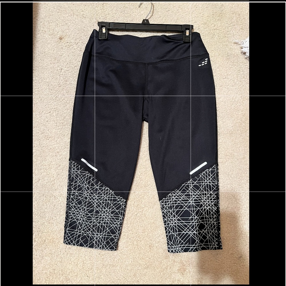 Short black leggings